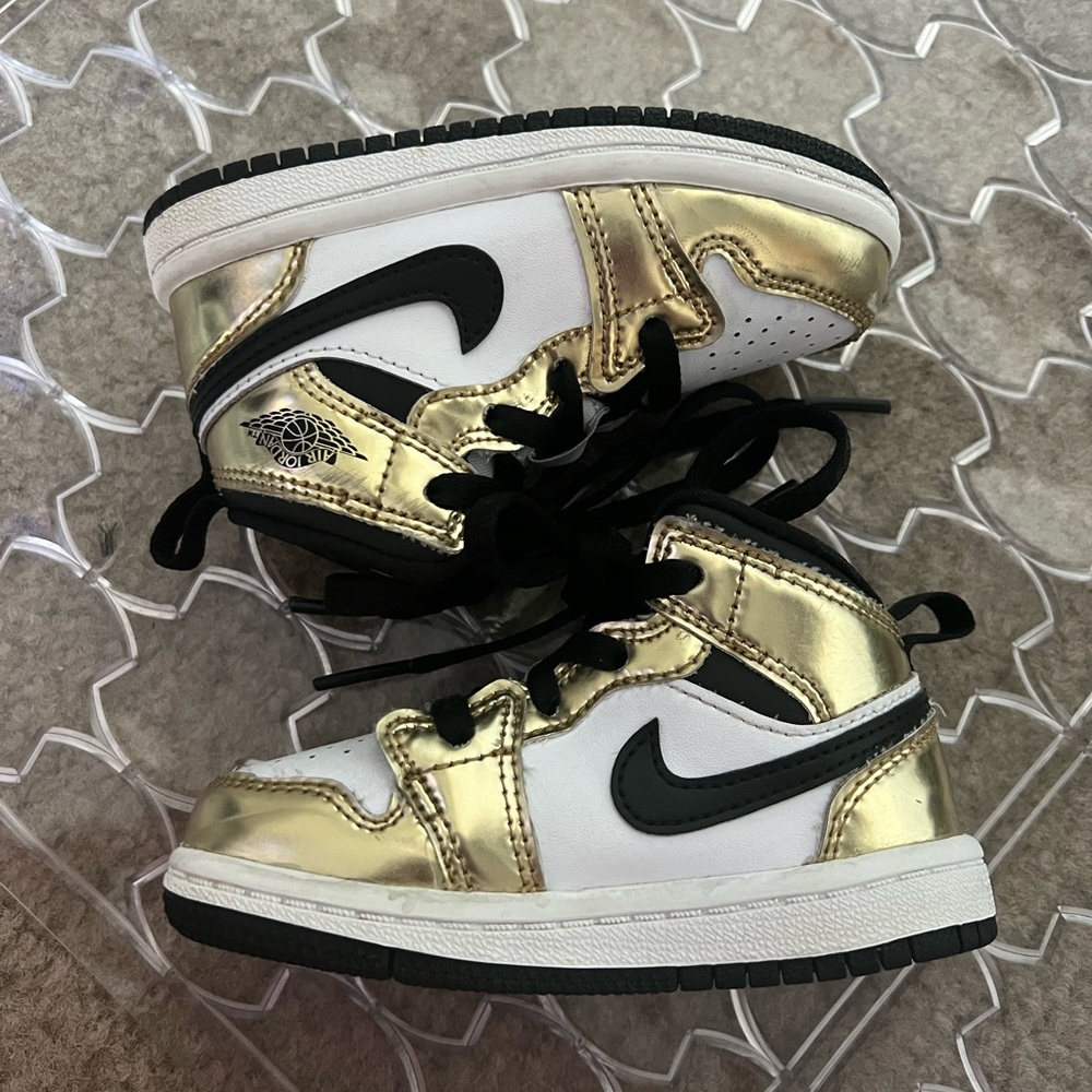 Air Jordan 1 mid SE TE Metallic Gold 2020 sold out sneakers toddler size 6c